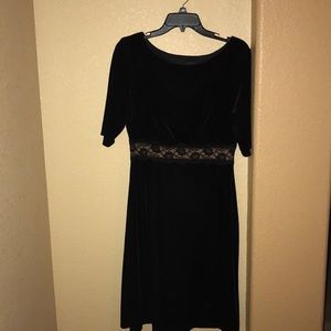 Velvet dress with lace waist